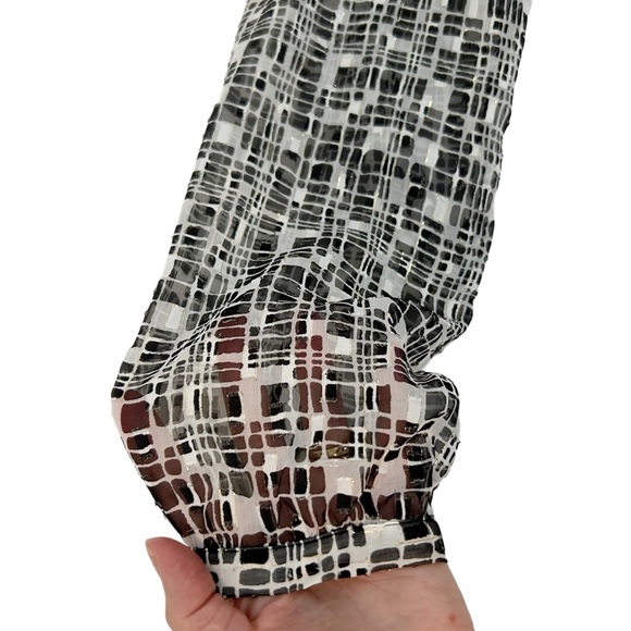 Chico’s Blouse Size 2=12/14 Black White With Sparkly Gold Thread Printed Ruffle - Picture 10 of 16